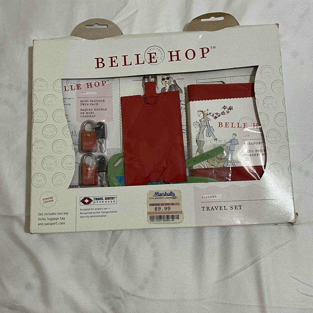 Belle Hop Red Travel Key lock Luggage Tag and Passport Holder Set New in Box